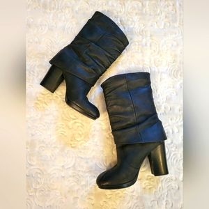 *VINCE CAMUTO Cassandra Boots*